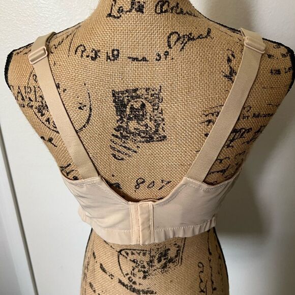 Elila 1801 Swiss Embroidery Wireless Softcup Bra- Size 38 L - Picture 3 of 5